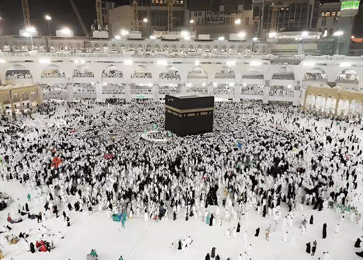 Makkah pilgrims | 4 Star december Umrah Package